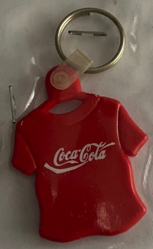 93291-1 € 2,50 coca cola sleutelhanger in vorm van shirt.jpeg